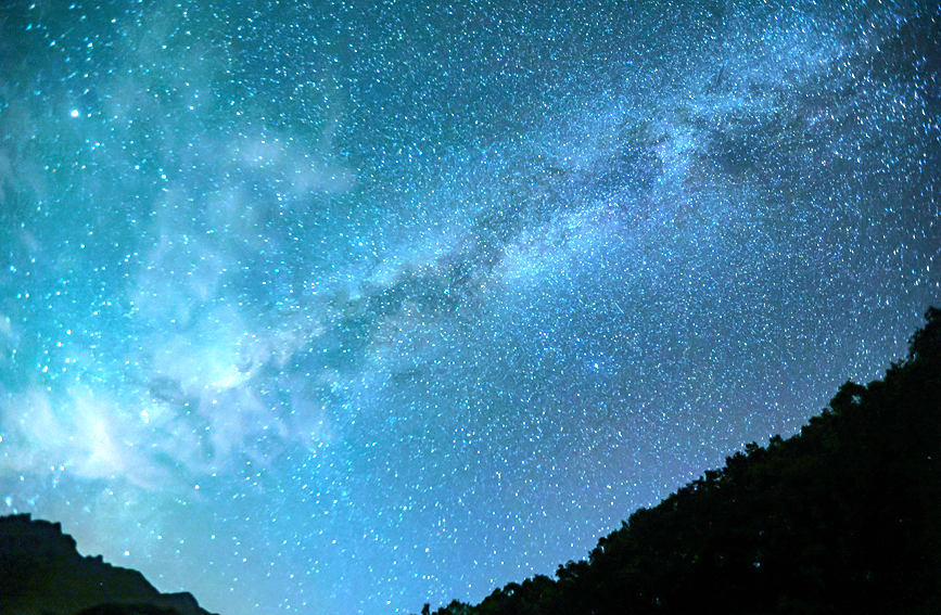 Like a dream! Luoyang Baiyun Mountain starry sky is beautiful, the Milky Way spans the sky